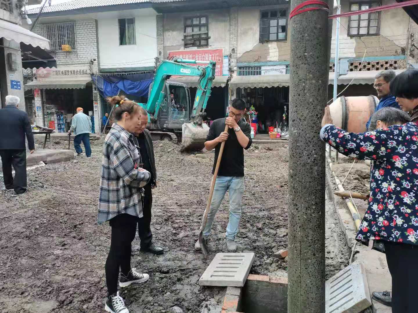 黄舣镇村建中心对弥陀社区老街改造工程项目施工情况开展检查工作 (1).JPG