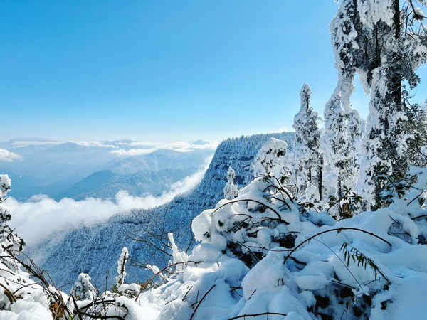 千里冰封瓦屋山  栗糊糊  摄 .jpg